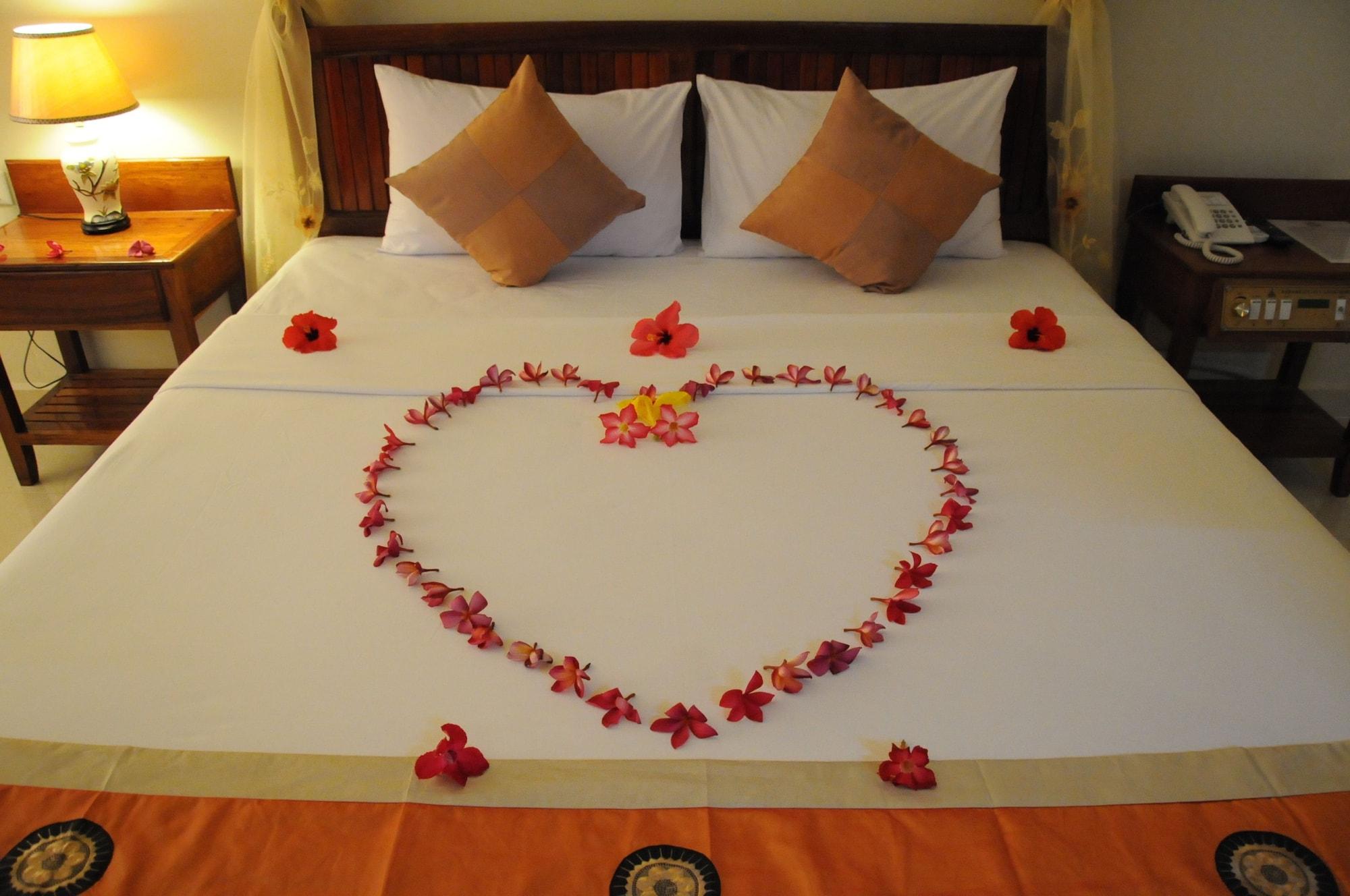ดารารังสี อังกอร์ โฮเต็ล Hotel เสียมราฐ ภายนอก รูปภาพ