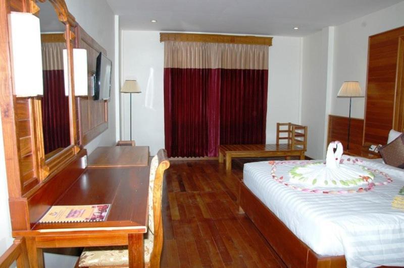 ดารารังสี อังกอร์ โฮเต็ล Hotel เสียมราฐ ภายนอก รูปภาพ