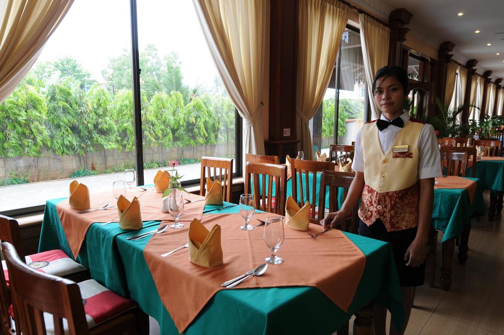 ดารารังสี อังกอร์ โฮเต็ล Hotel เสียมราฐ ภายนอก รูปภาพ