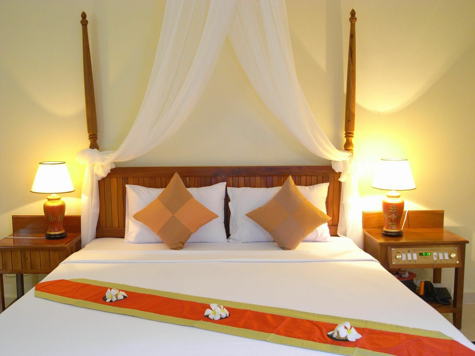 ดารารังสี อังกอร์ โฮเต็ล Hotel เสียมราฐ ภายนอก รูปภาพ
