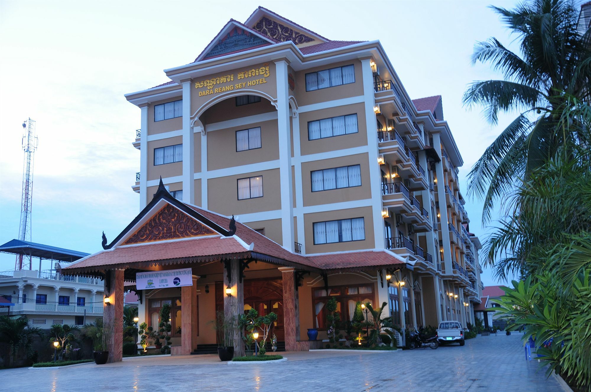 ดารารังสี อังกอร์ โฮเต็ล Hotel เสียมราฐ ภายนอก รูปภาพ