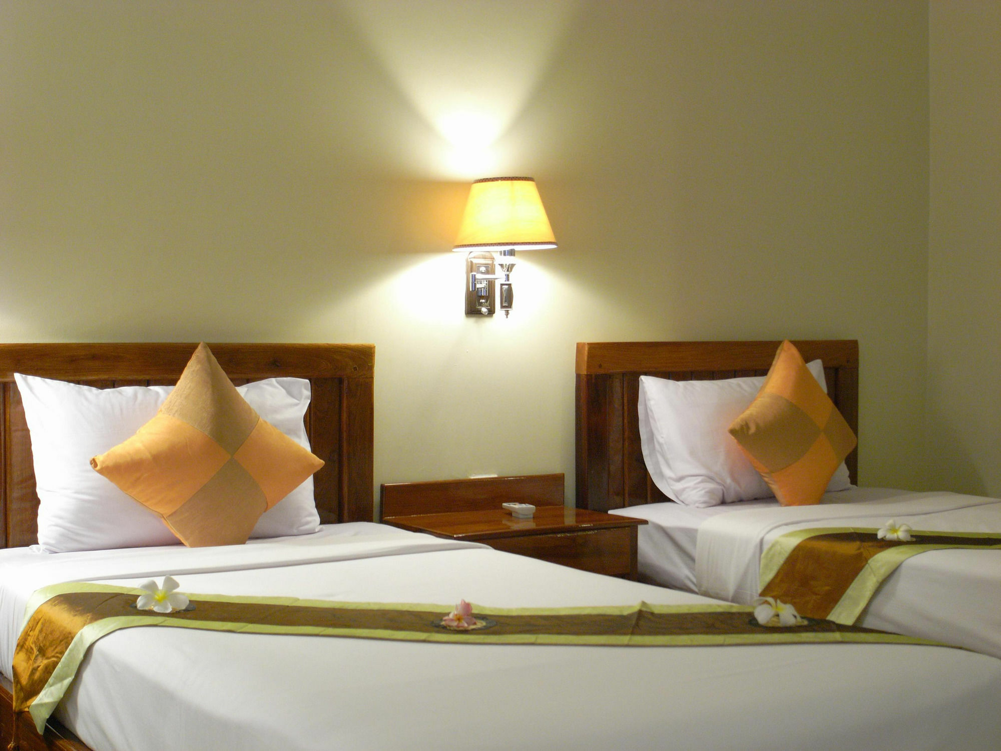 ดารารังสี อังกอร์ โฮเต็ล Hotel เสียมราฐ ภายนอก รูปภาพ